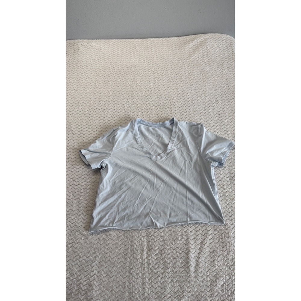 Lululemon Womens Light Blue V-Neck Short Sleeve Cropped flaw cut Tee Shirt